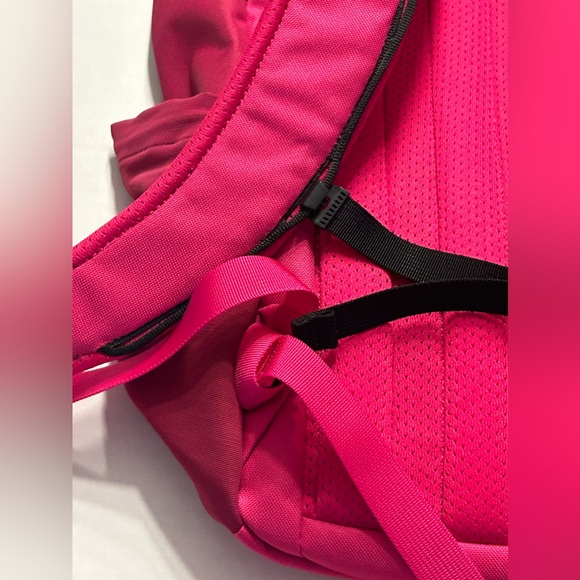 NWT Arcteryx Mantis 20 Backpack Pink - Picture 8 of 10